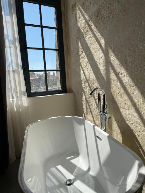 Executive Suite image 1