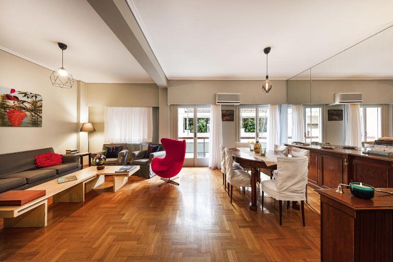 Spacious 3 Bedroom apt near Acropolis museum - image 1