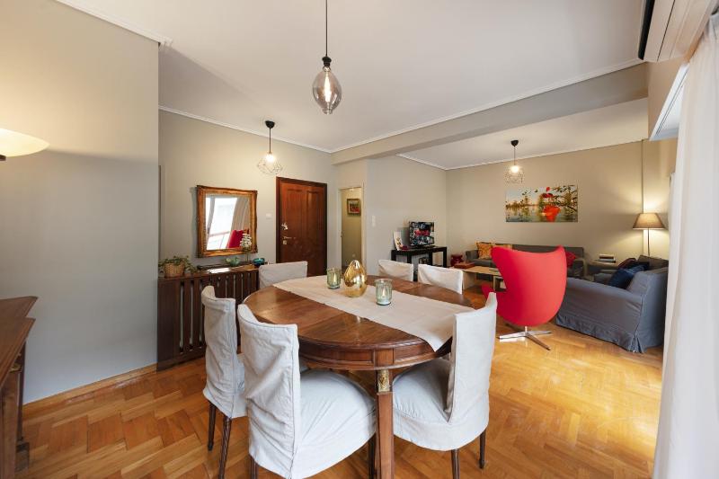 Spacious 3 Bedroom apt near Acropolis museum - image 6