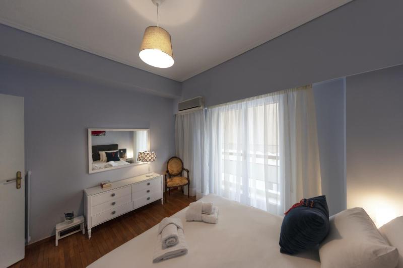 Spacious 3 Bedroom apt near Acropolis museum - image 7