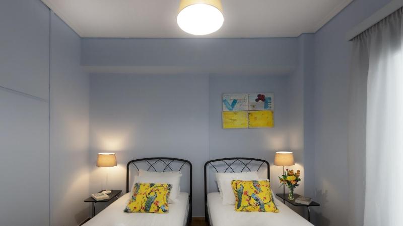 Spacious 3 Bedroom apt near Acropolis museum - image 4