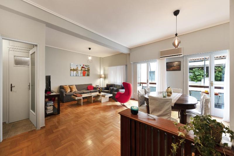 Spacious 3 Bedroom apt near Acropolis museum - image 10