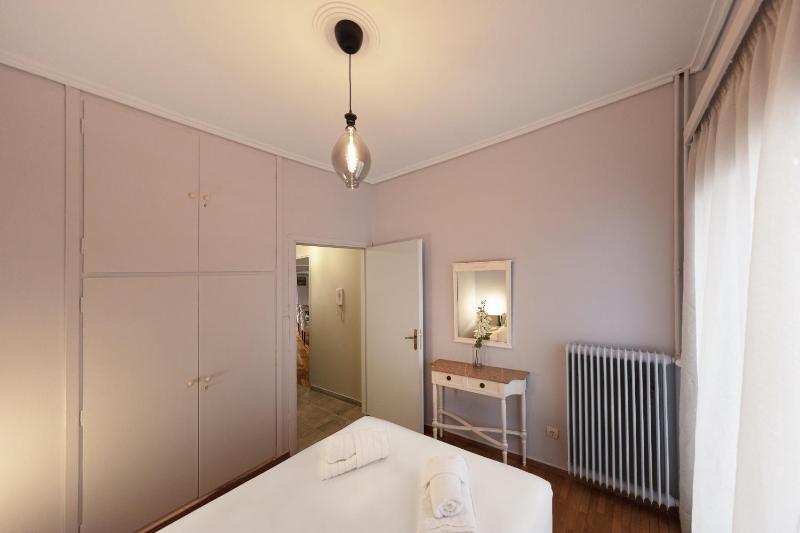 Spacious 3 Bedroom apt near Acropolis museum - image 11