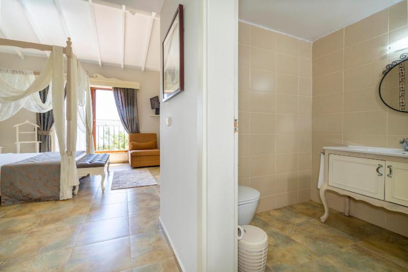 Three-Bedroom Villa image 2