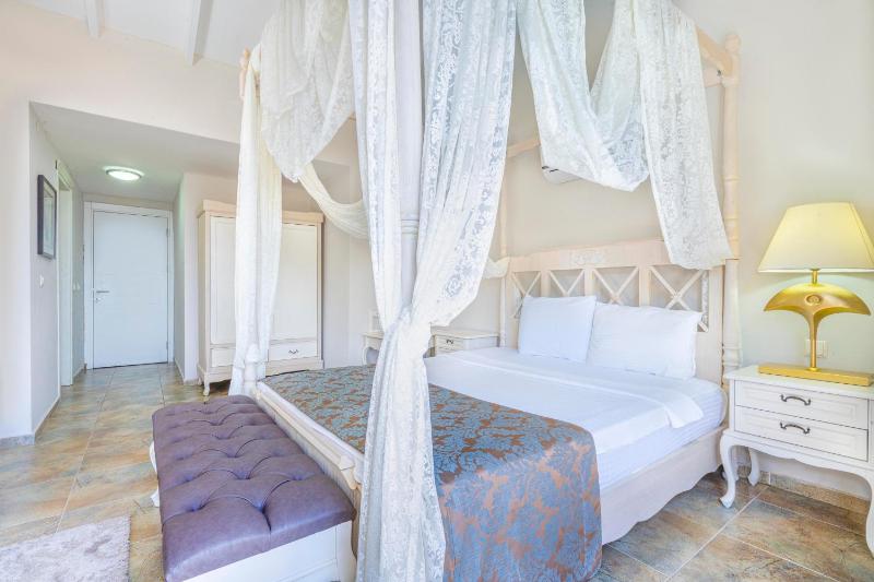 Three-Bedroom Villa image 3
