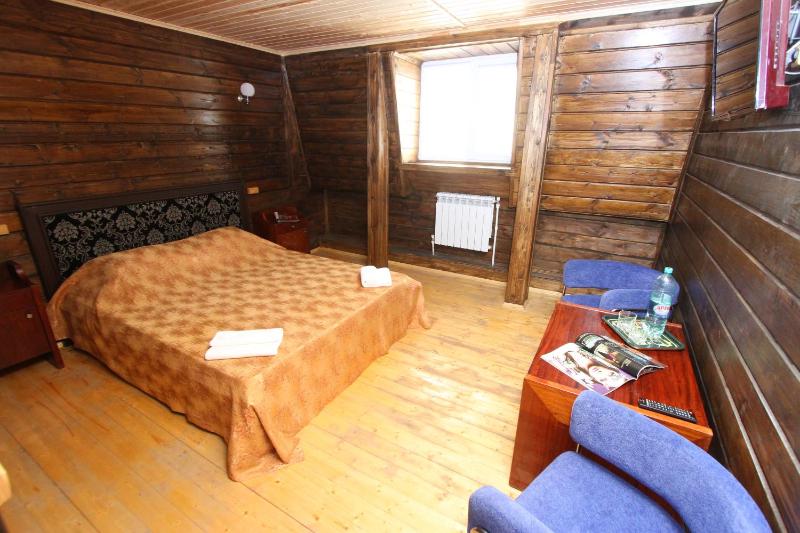Classic Double Room image 2