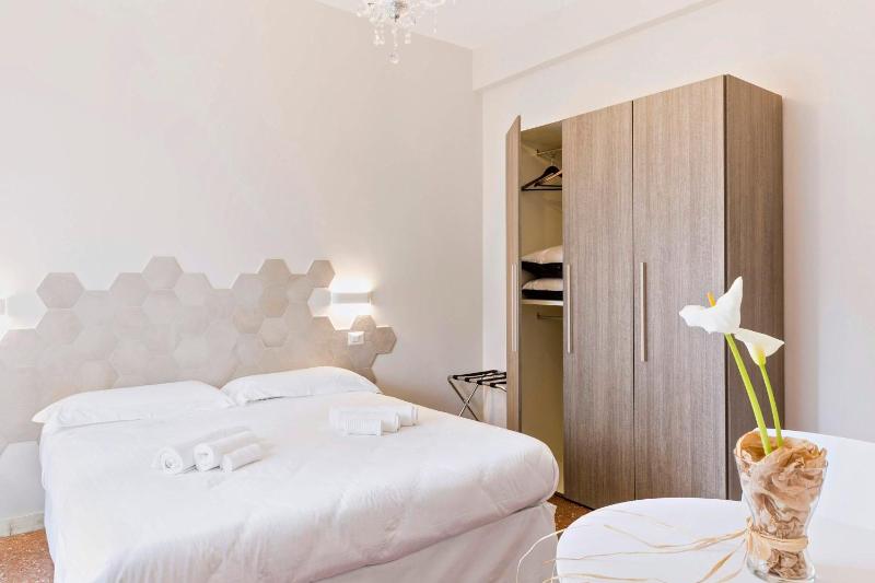 Standard Double Room image 1