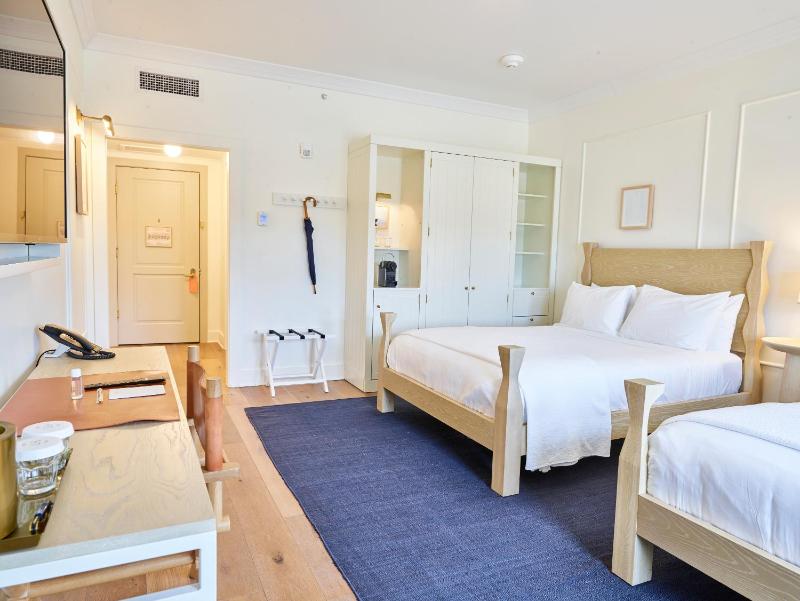 Double Room image 3