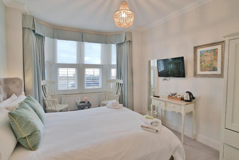 King Suite with Sea View image 1