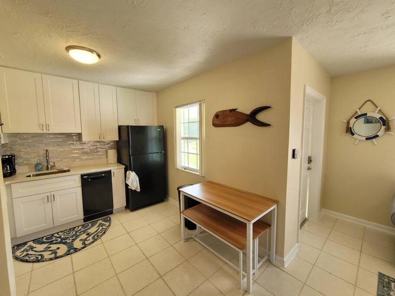 Beachy Sarasota Duplex - image 12