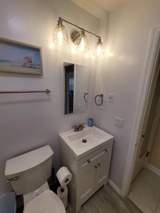 Beachy Sarasota Duplex - image 16