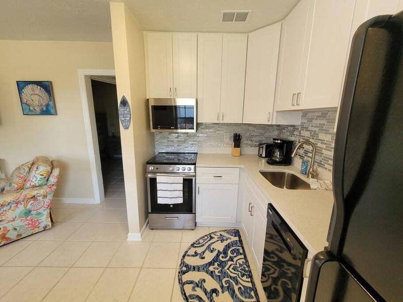 Beachy Sarasota Duplex - image 5
