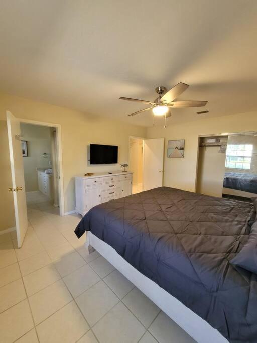 Beachy Sarasota Duplex - image 10