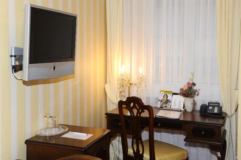 Superior Single Room image 4