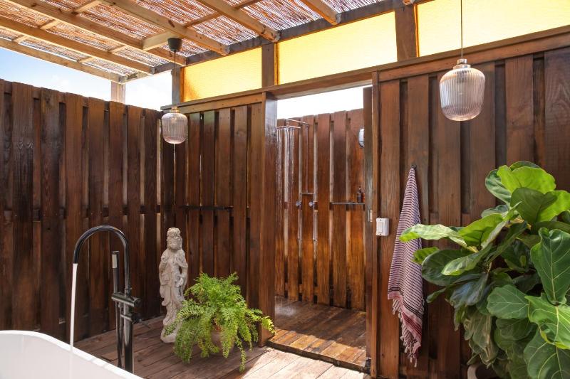 TROPICALIA Suite image 3
