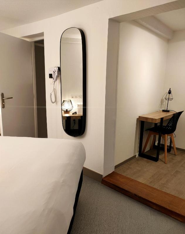 Standard Double Room image 1