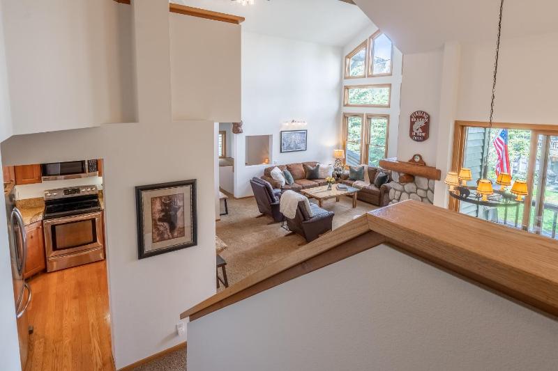 Updated 3 Bedroom 3 Bathroom Snowcreek Phase V #884 Sleeps 6 - image 14