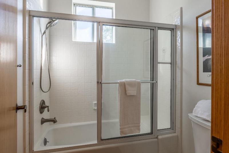 Updated 3 Bedroom 3 Bathroom Snowcreek Phase V #884 Sleeps 6 - image 31
