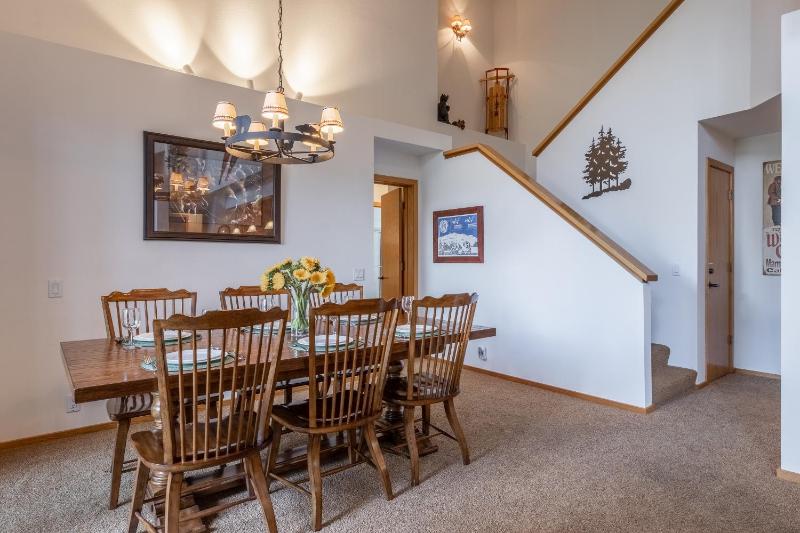 Updated 3 Bedroom 3 Bathroom Snowcreek Phase V #884 Sleeps 6 - image 33