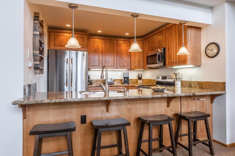 Updated 3 Bedroom 3 Bathroom Snowcreek Phase V #884 Sleeps 6 - image 40