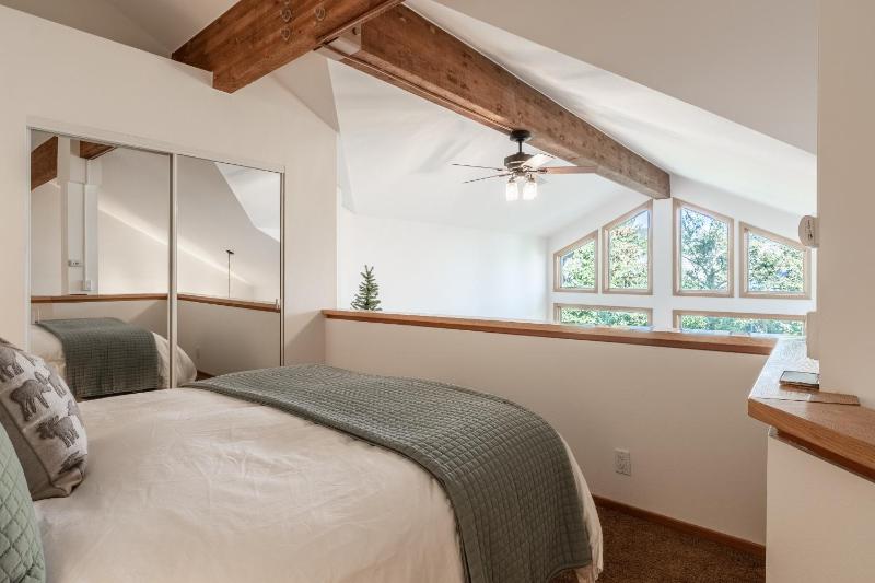 Updated 3 Bedroom 3 Bathroom Snowcreek Phase V #884 Sleeps 6 - image 38