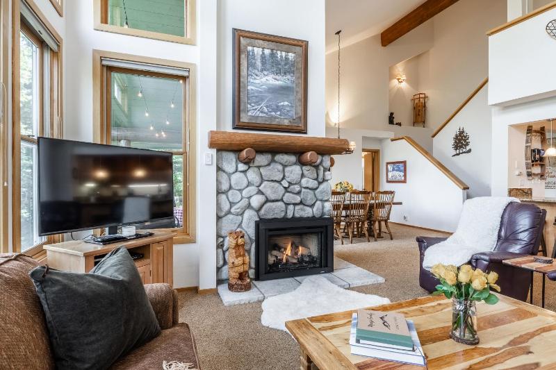 Updated 3 Bedroom 3 Bathroom Snowcreek Phase V #884 Sleeps 6 - image 32