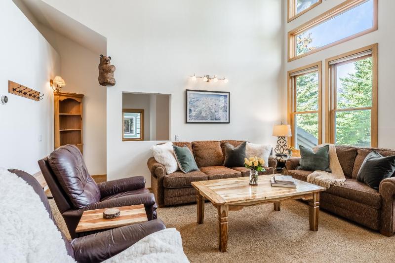 Updated 3 Bedroom 3 Bathroom Snowcreek Phase V #884 Sleeps 6 - image 13
