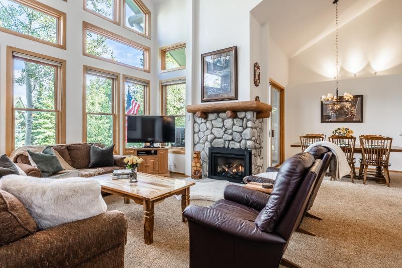 Updated 3 Bedroom 3 Bathroom Snowcreek Phase V #884 Sleeps 6 - image 34
