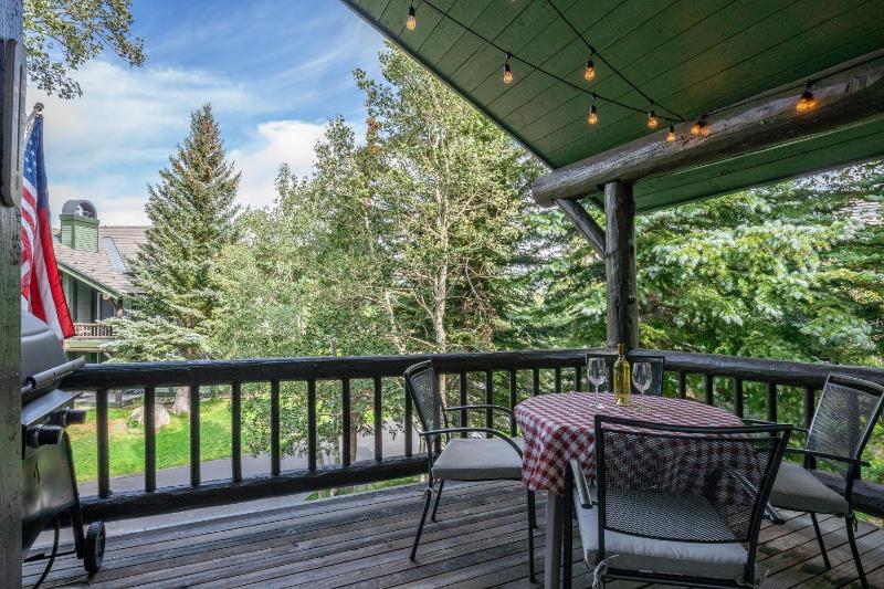 Updated 3 Bedroom 3 Bathroom Snowcreek Phase V #884 Sleeps 6 - image 9