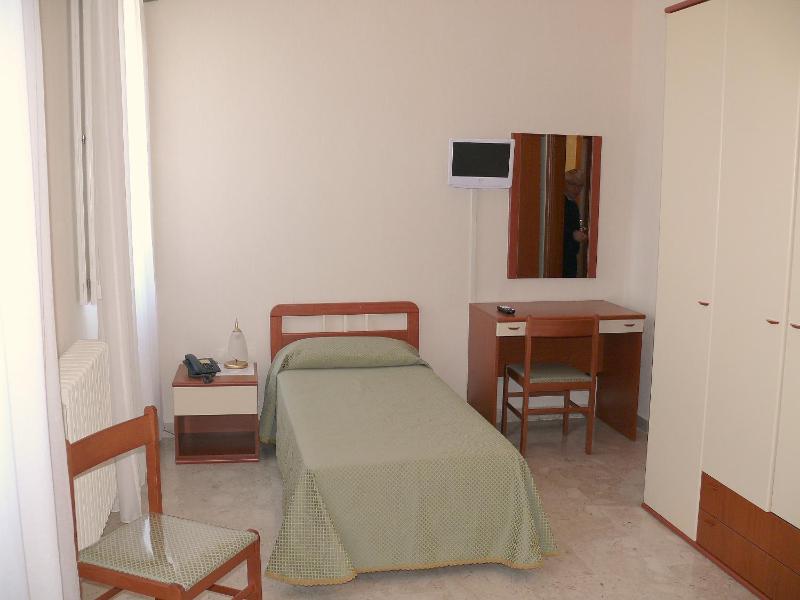 Single Room image 1