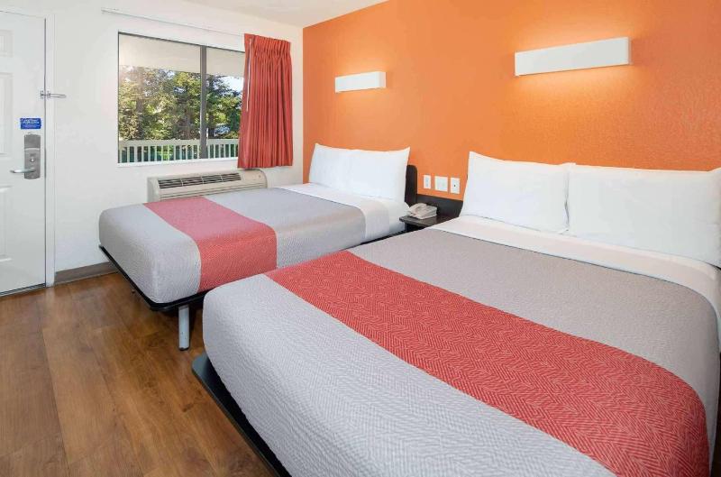 Deluxe Quadruple Room image 4