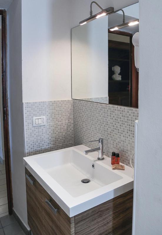 Two-Bedroom Apartment - Via Ghibellina 69 image 4