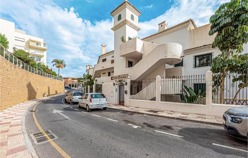 Beautiful Apartment In Benalmádena - image 4