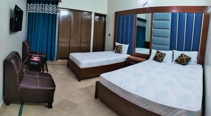 Deluxe Twin Room image 1