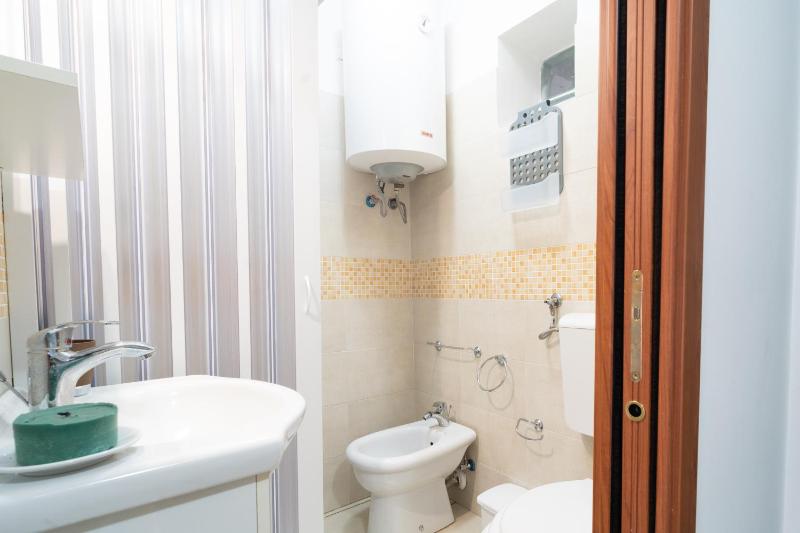 Nicaredda Guest Rooms - image 7