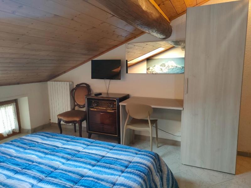 Double Room - Attic image 4