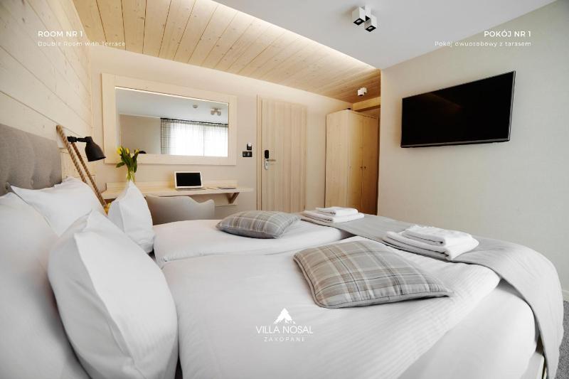 Double Room with Terrace image 4