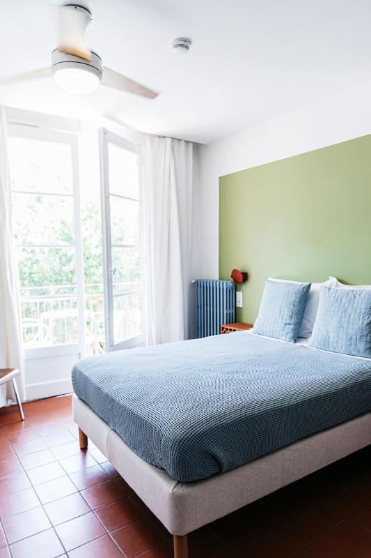 Double Room with Balcony image 3