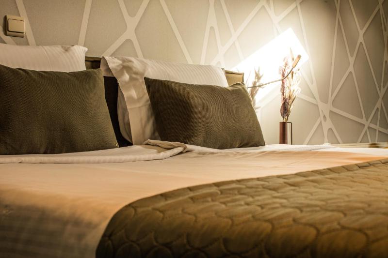 Comfort Double Room with Seating Area and Bath image 3