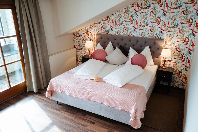 Double Room with Balcony image 4