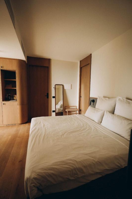 Suite with Spa Bathtub image 3