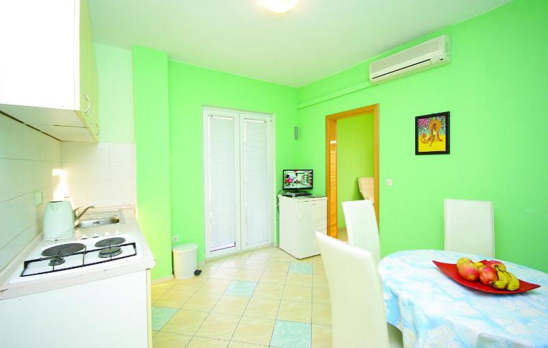 Apartments Makarska - image 37