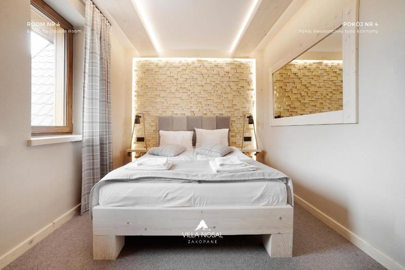 Economy Double Room image 4