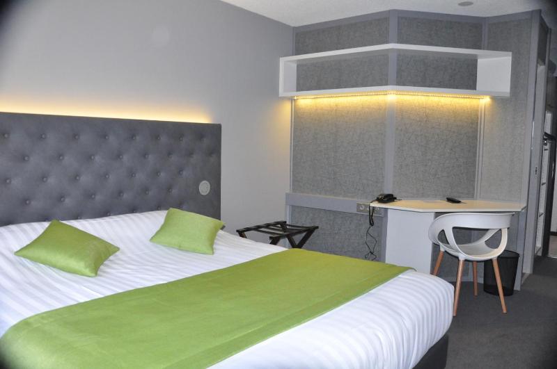 Connecting Room image 1