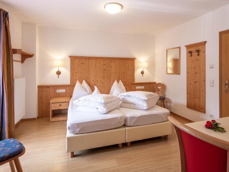 Double Room image 4