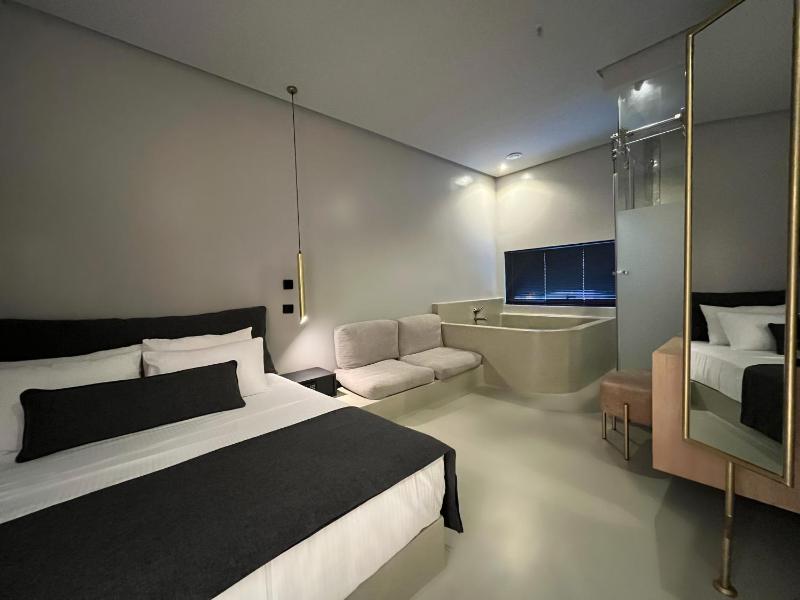 Deluxe Suite image 1