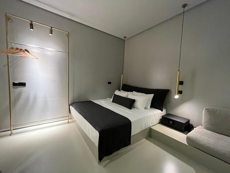 Deluxe Suite image 3