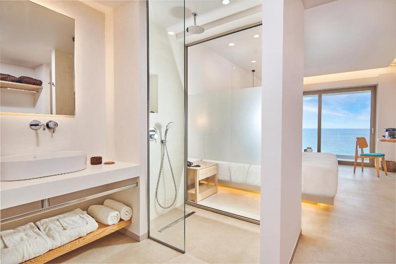 Junior Suite with Sea View image 4
