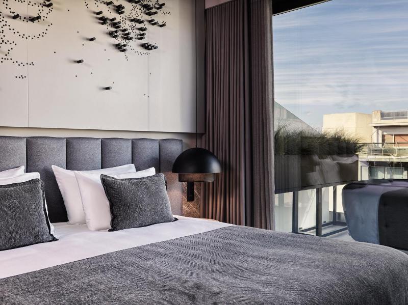 Heritage Hill Suite with balcony and Acropolis View image 4