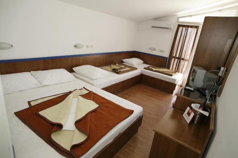 Quadriple Room with Balcony with Sea View - Annex image 4